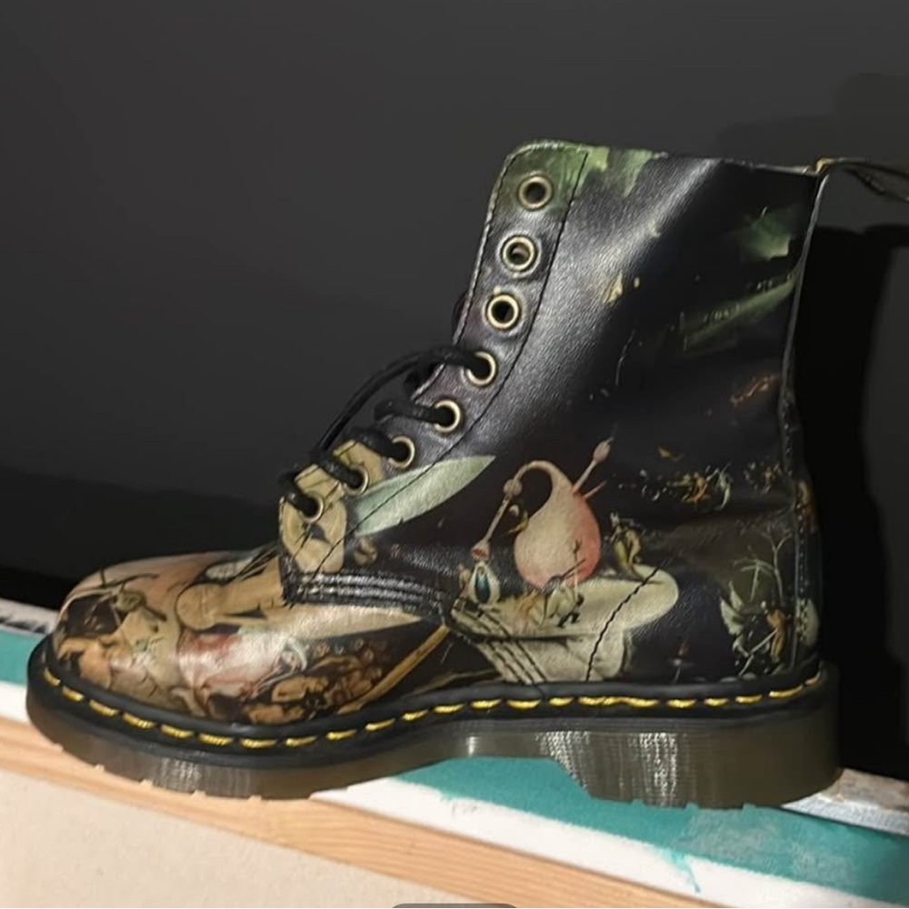 Very Rare Dr. Martens